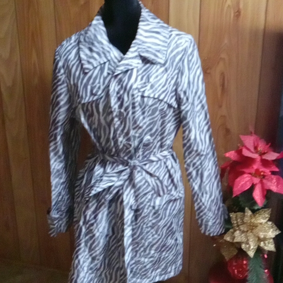 Zebra Trench❤🖤 - Picture 10 of 10